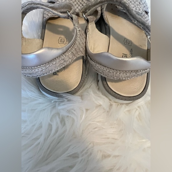 Primigi Sandals - Picture 3 of 5